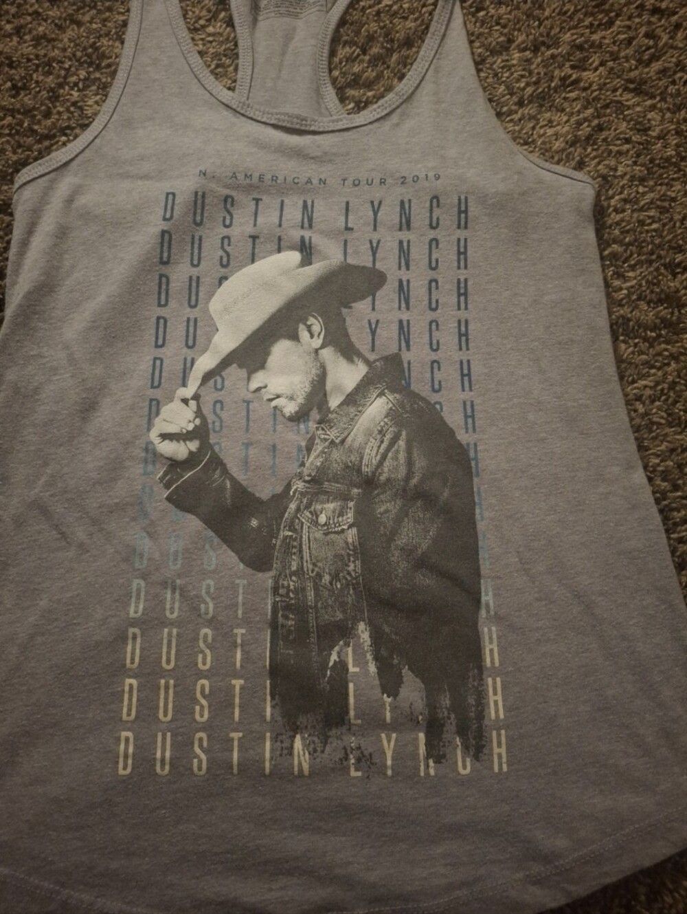 Dustin Lynch - Picture 9 of 10